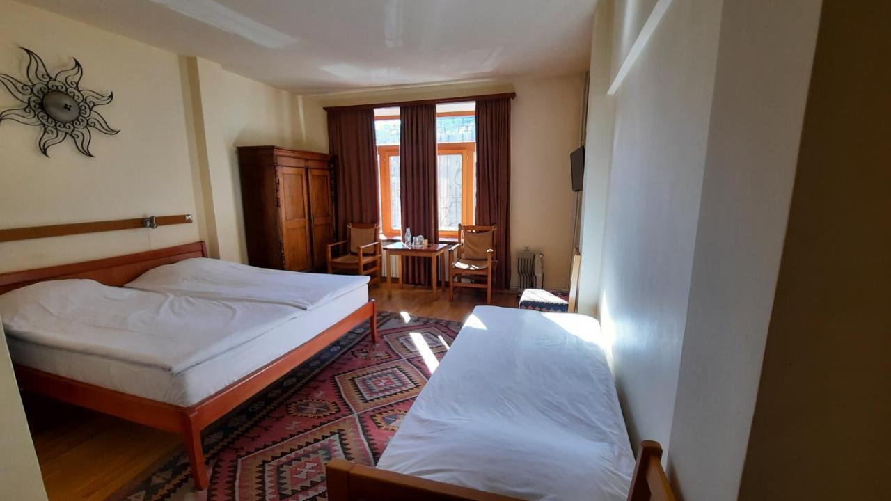Hotel Mirhav Goris Esterno foto